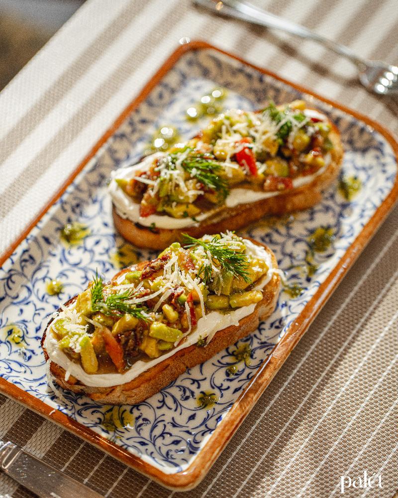 Avakadolu bruschetta