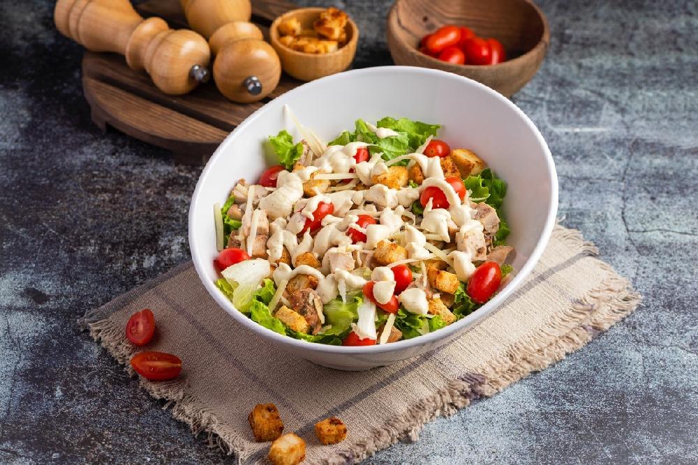 Sezar salatı