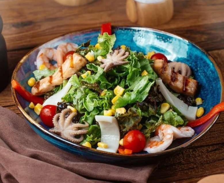 Dəniz məhsulları salatı