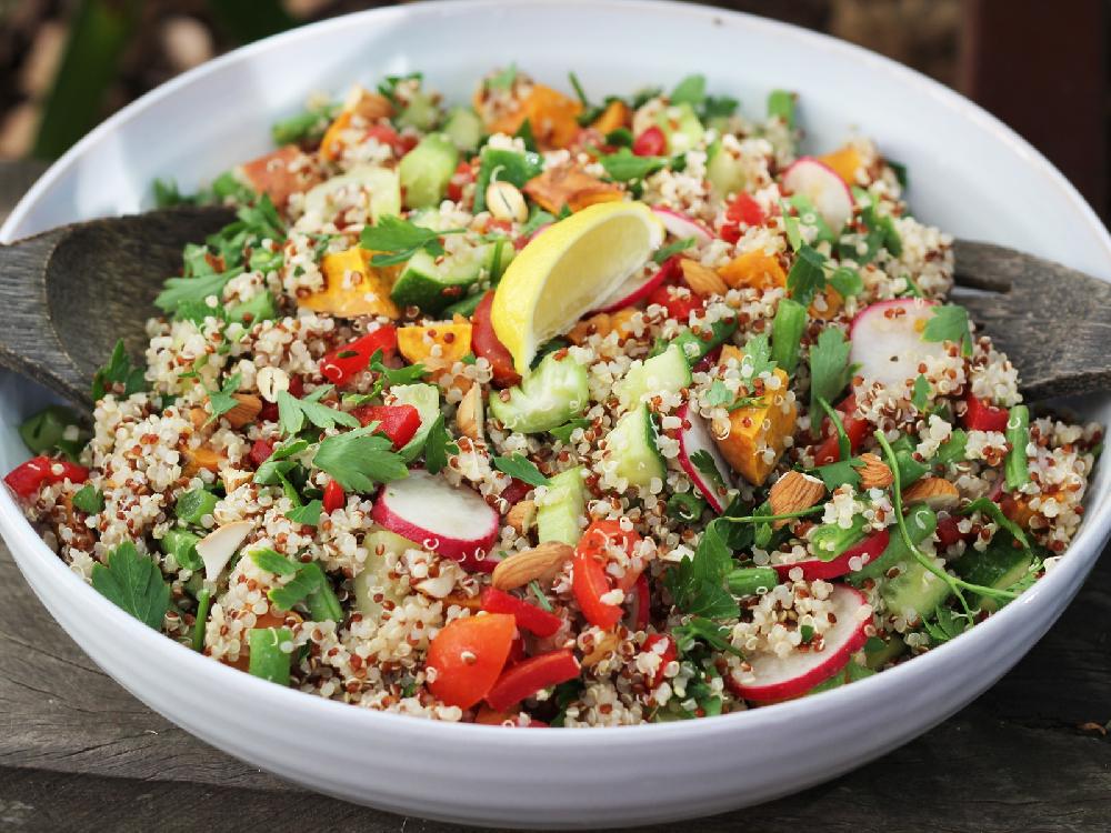 Kinoa vegetarian salad 