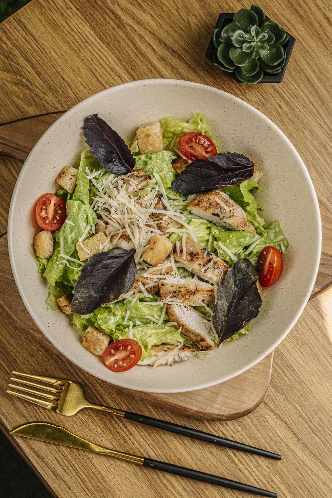 Toyuq Sezar Salatı 