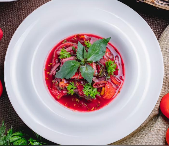 Nar əzməsində pomidor