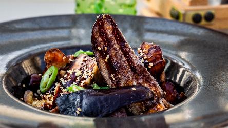 Can əti ilə isti badımcan salatı