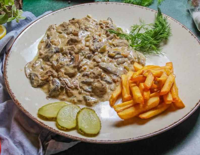 Qaymaqlı və göbələkli dana