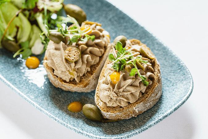 Buterbrod toskana paşteti ilə