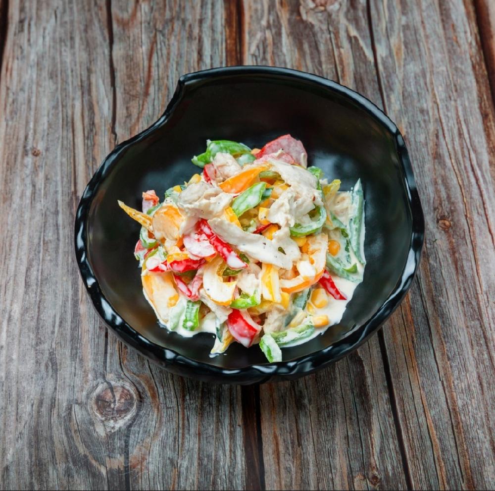 Toyuq salatı