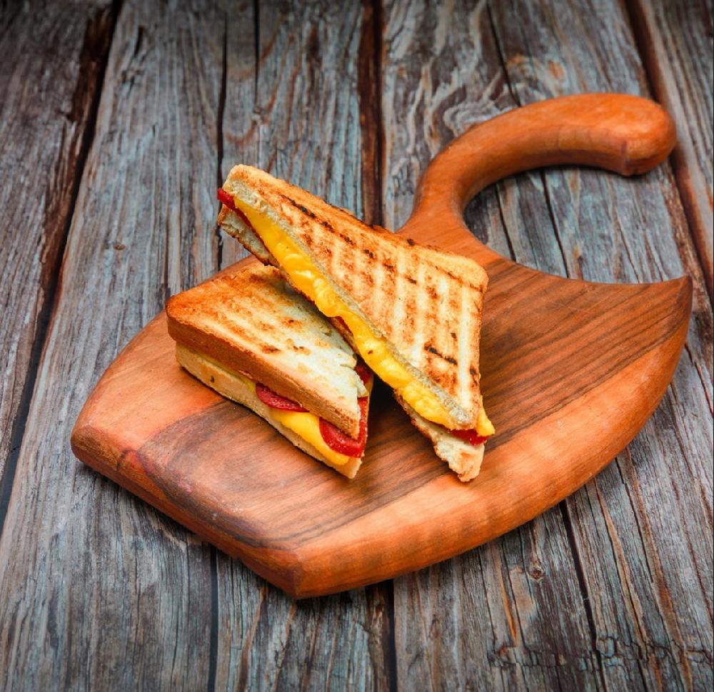 Sucuklu kaşarlı tost 