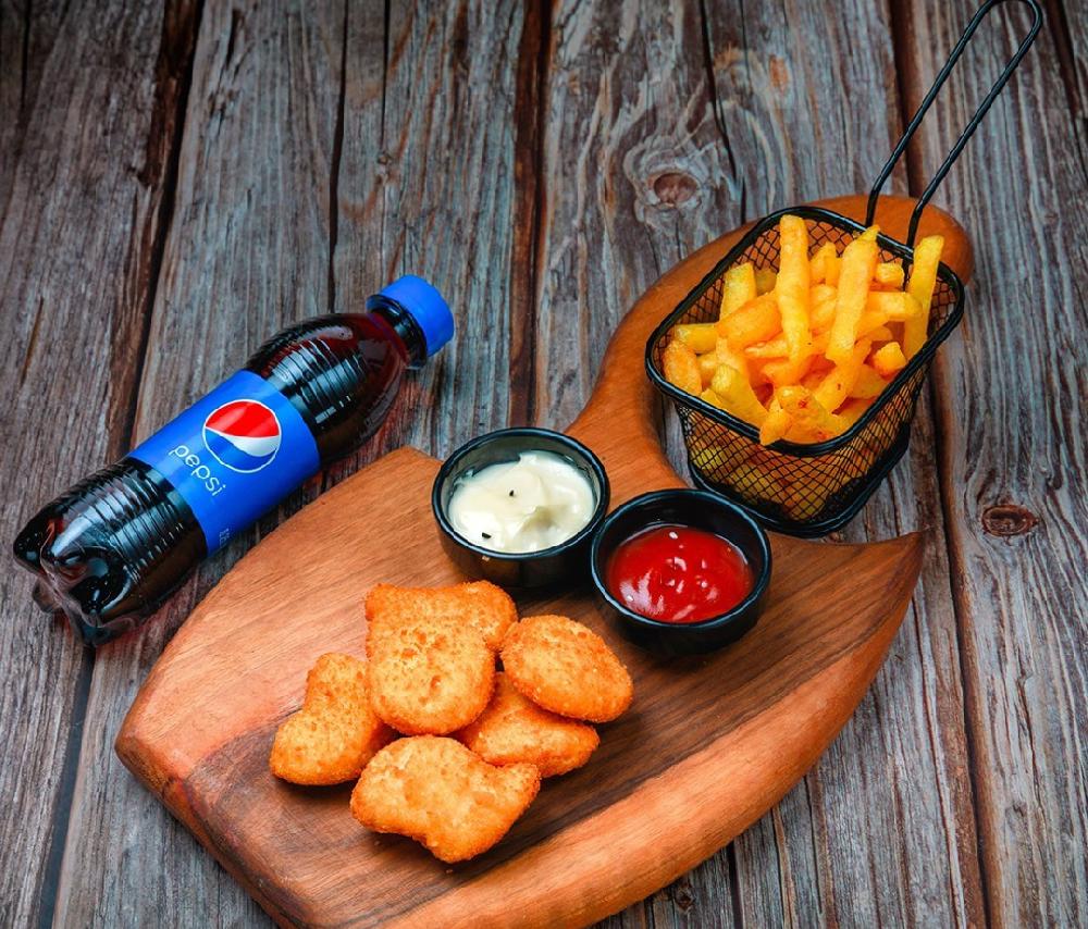 Naggets + fri + pepsi