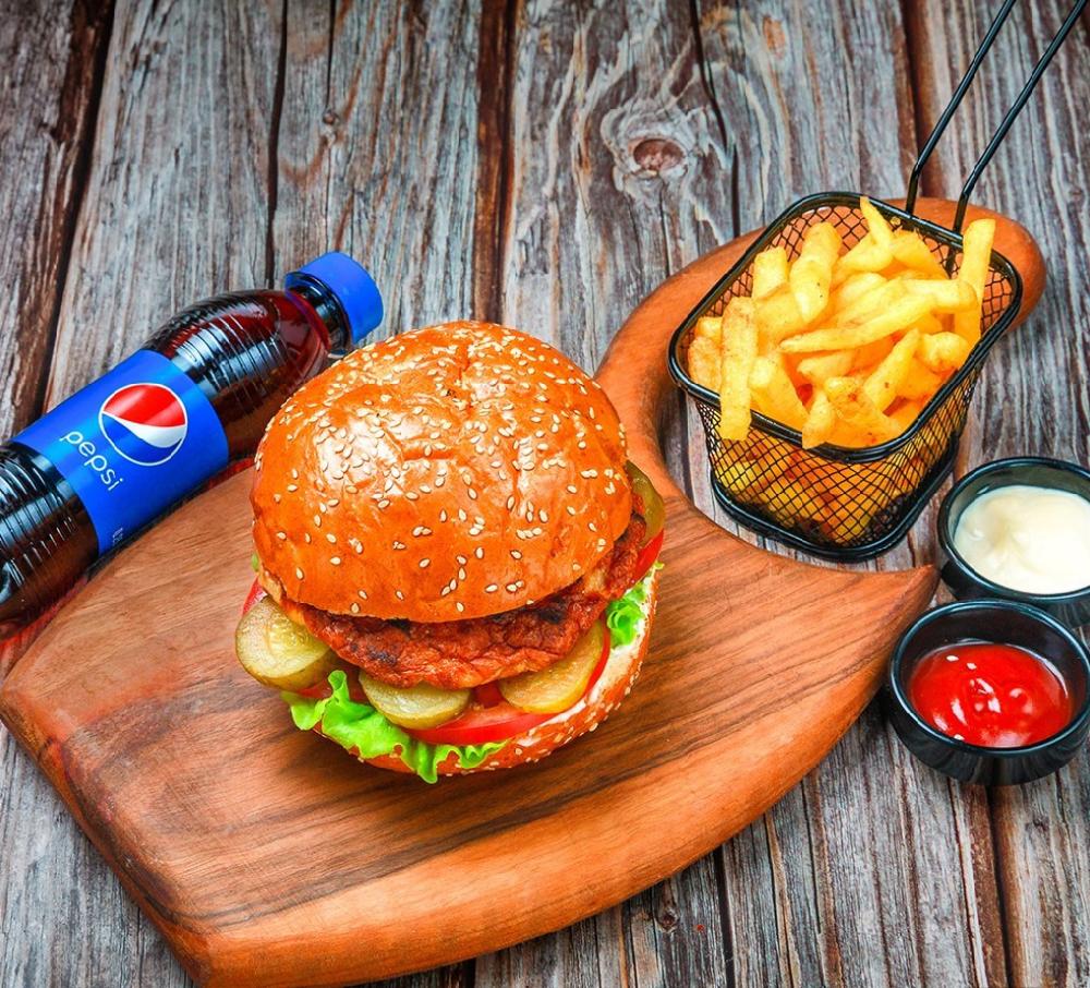 Toyuq burger + fri + pepsi