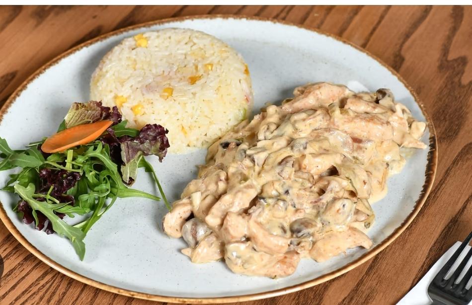 Toyuq Stroganoff
