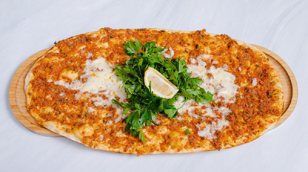 Peynirli lahmacun