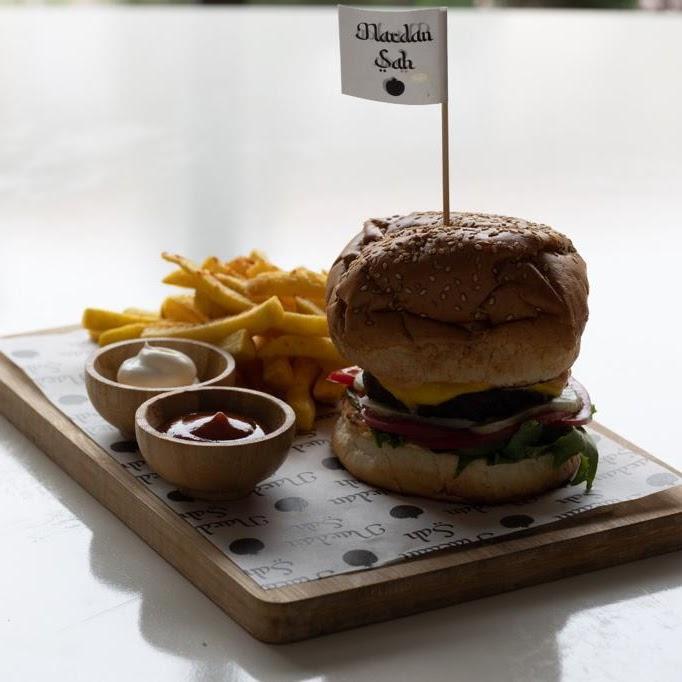 Classic Burger (Kartof fri ilə) 