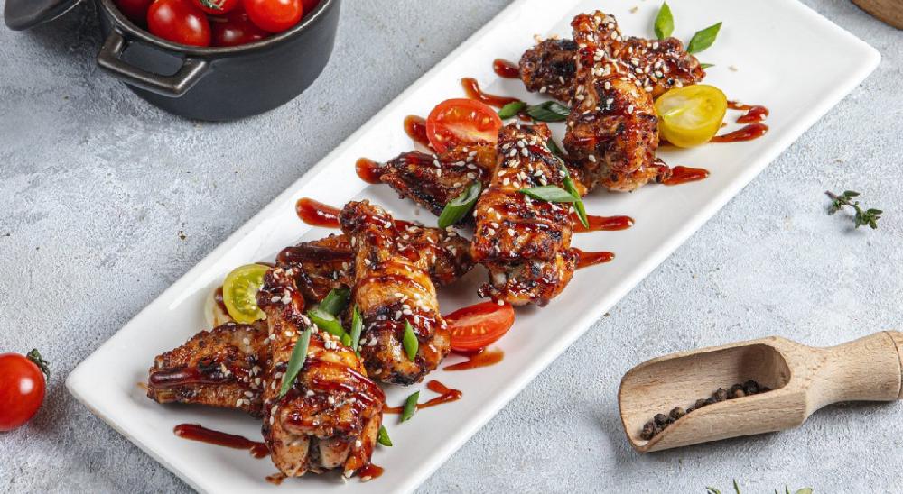 Toyuq qanadları (BBQ sousu ilə)