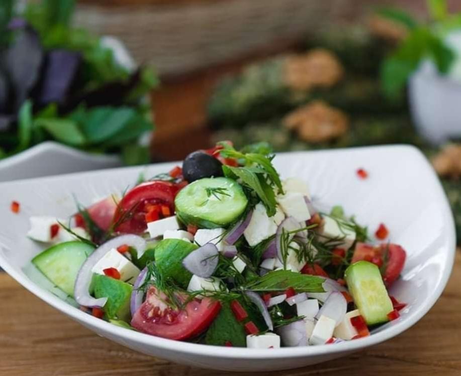 Pendirli Çoban salatı 
