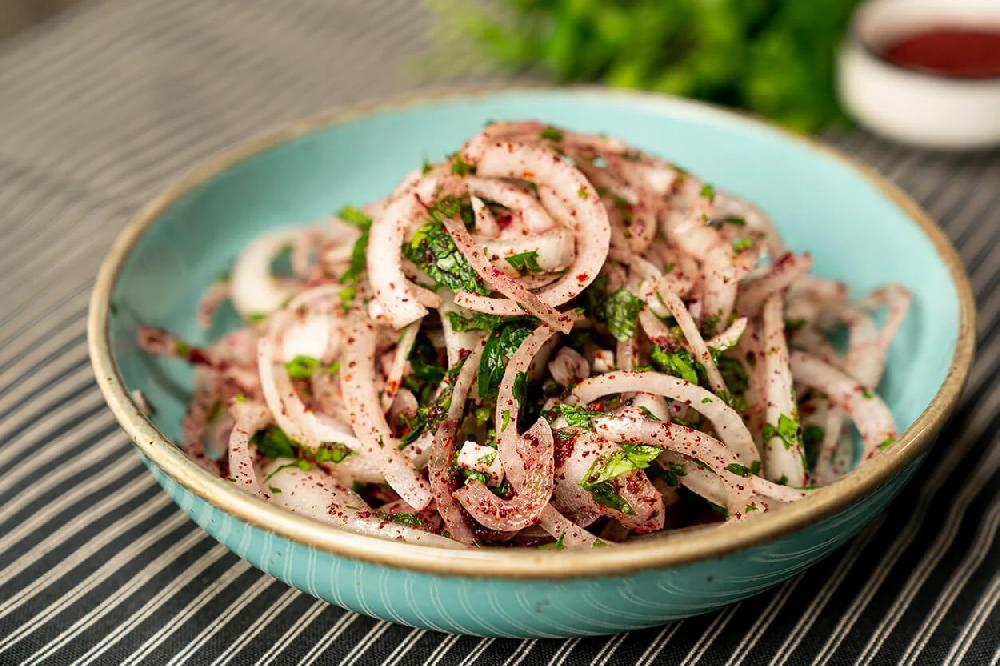 Soğan salatı