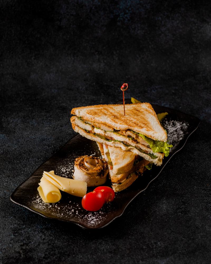 Toyuqlu tost