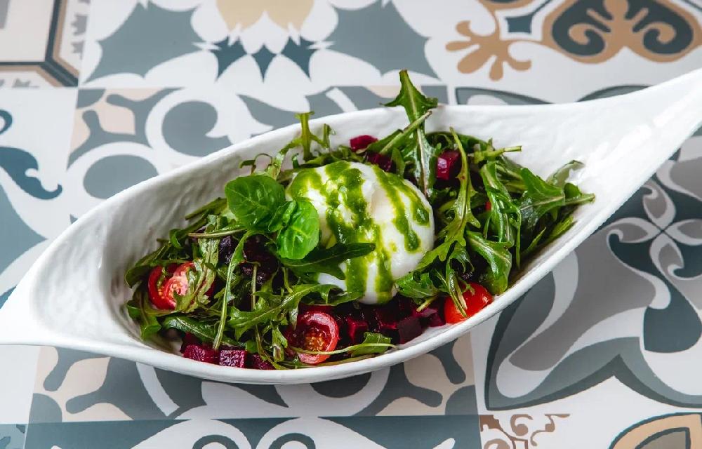 Buratta salatı 