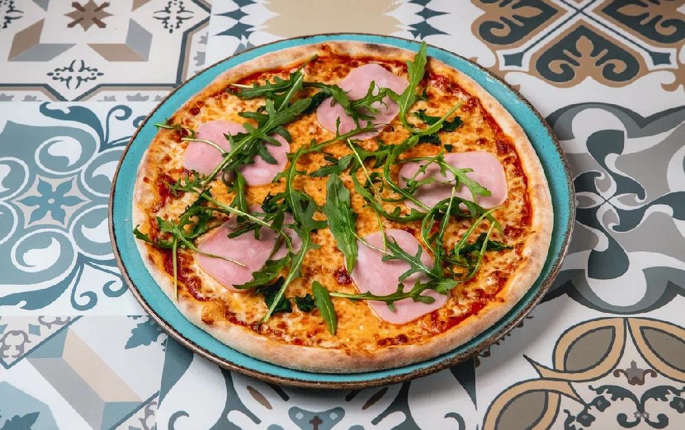 Pizza crudo