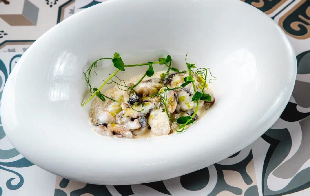 Cnocchi pasta gorgonzolla pendiri ilə