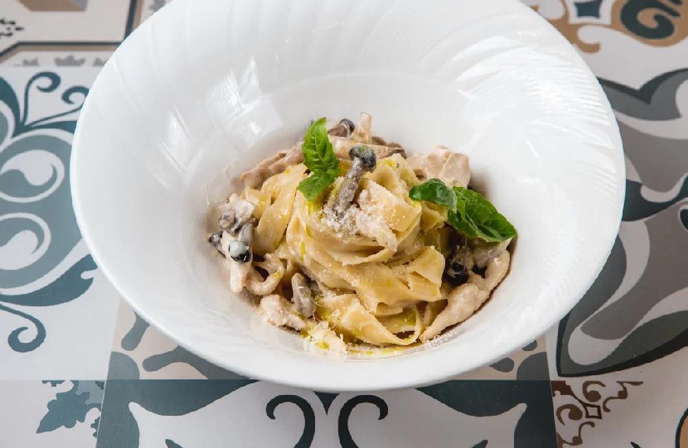 Fettuçini toyuq əti ilə