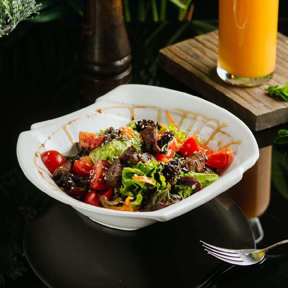 Acılı ət salatı