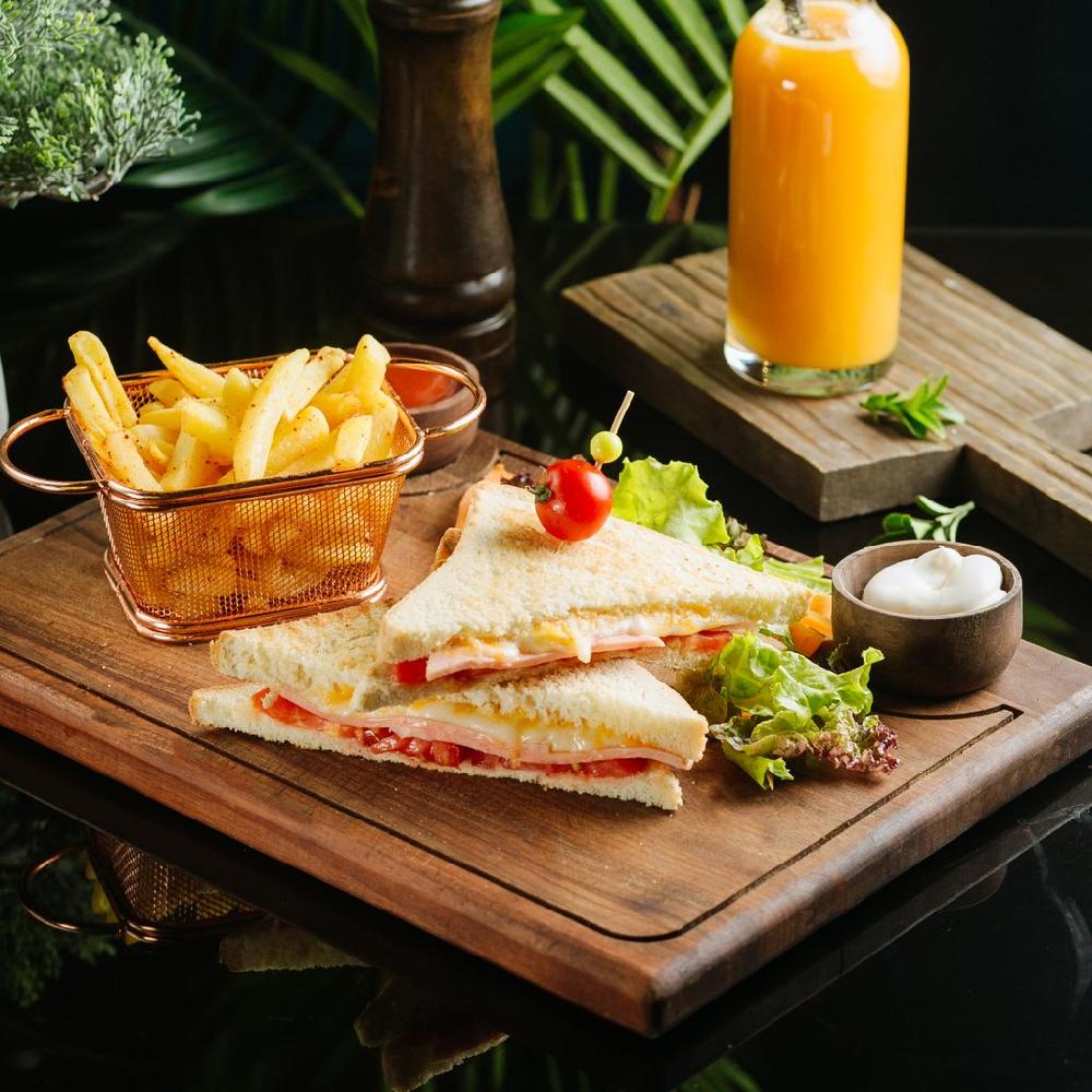 Vetçinalı tost (Fri ilə)