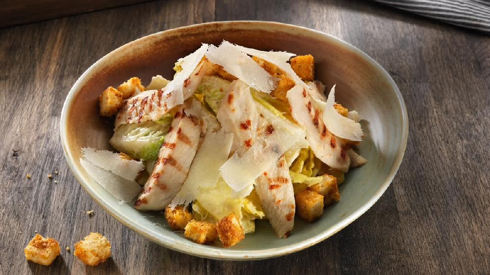 Toyuqlu Sezar Salatı 