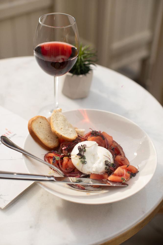 BURATTA PENDİRLİ SALAT