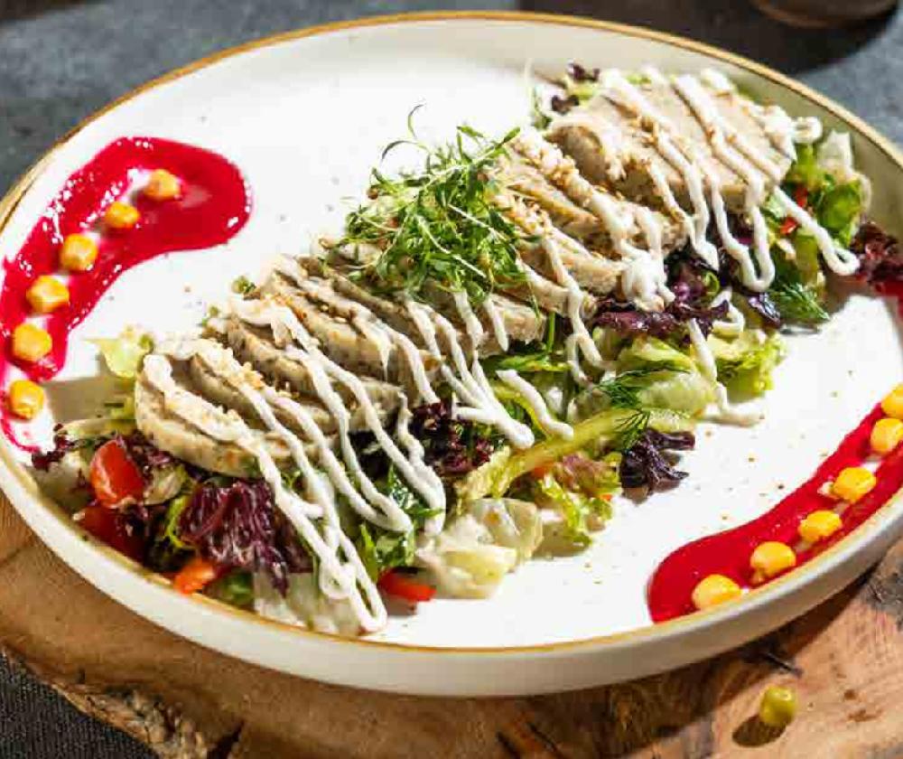 Toyuq rulet salatı 