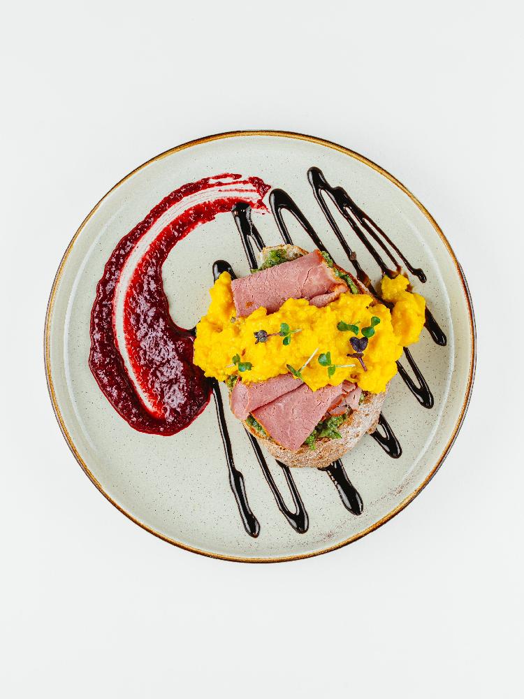 Scrambled with smoked Manzo