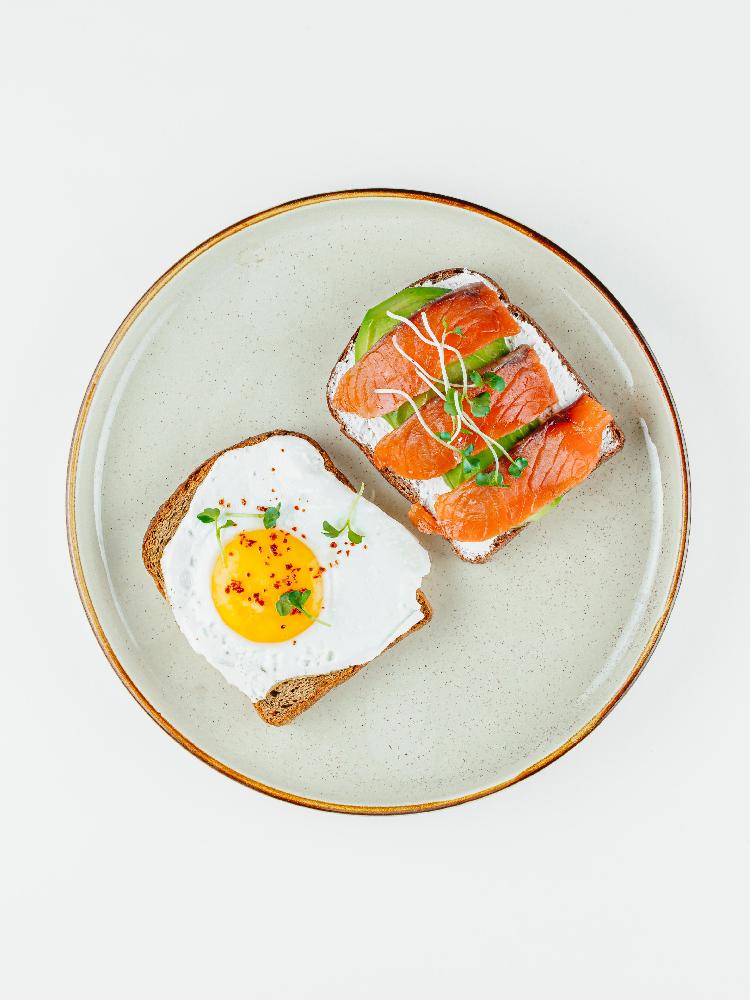 Avacado and salmon tost