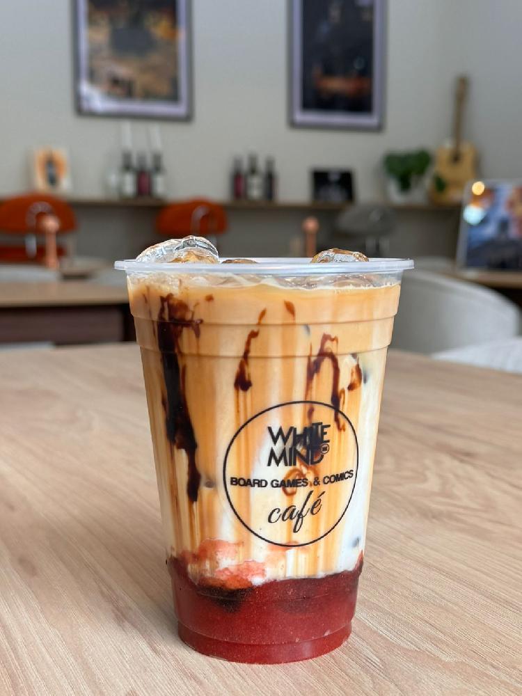 Strawberry Iced Latte
