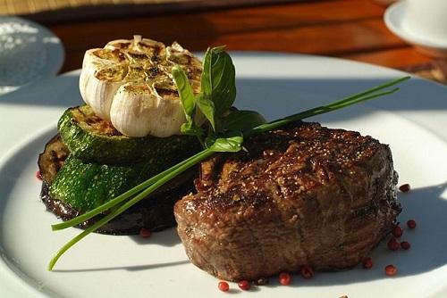 Stake tavada (tərəvəzlə)