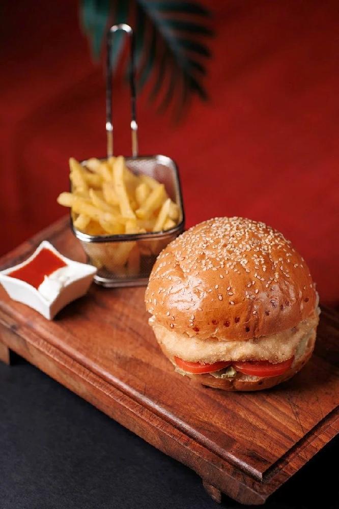 Crispy toyuq burger