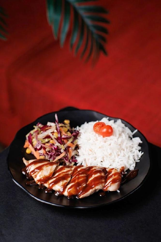 Toyuq BBQ sous ilə