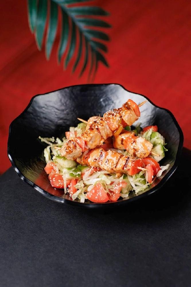 Toyuq çöp şiş salatı