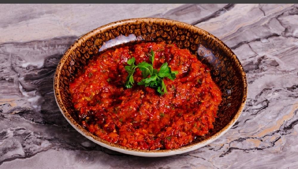 Acılı zeytun əzməsi 