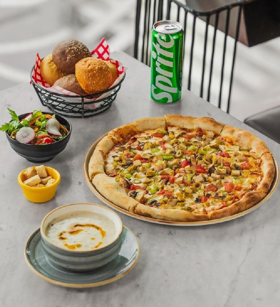 Toyuqlu pizza