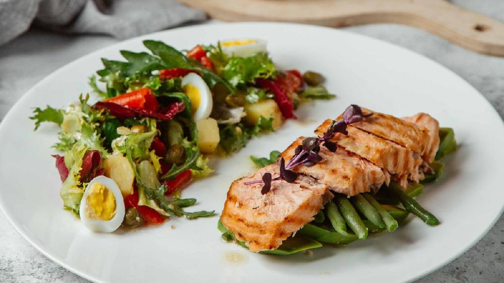Qızıl balıq salatı