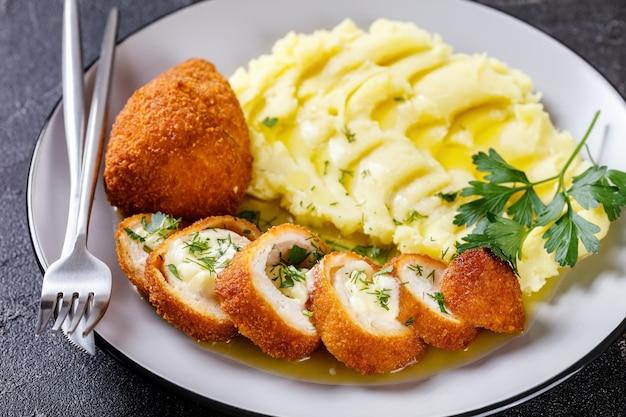 Mini kiev kotleti püre ile