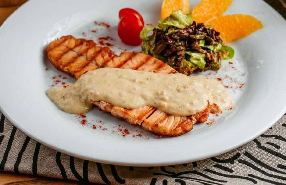 Qızıl balıq portağal souslu