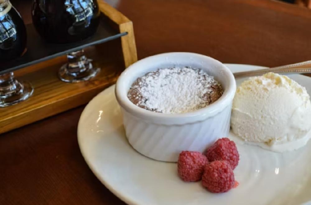 Chocolate I ondant with gelato