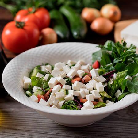 Çoban salatı pendirli
