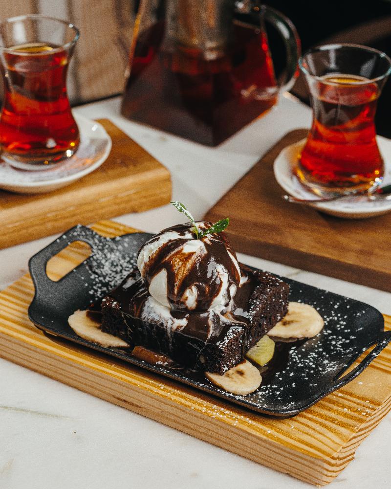 AĞ ŞOKOLADLI BROWNIE 