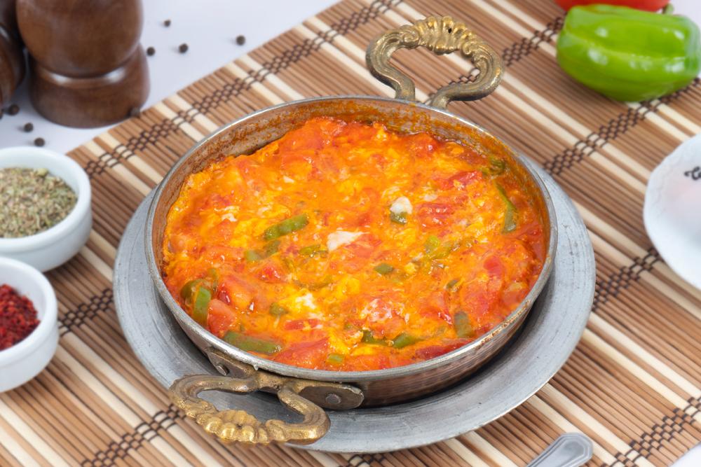 Sosisli pomidor yumurta