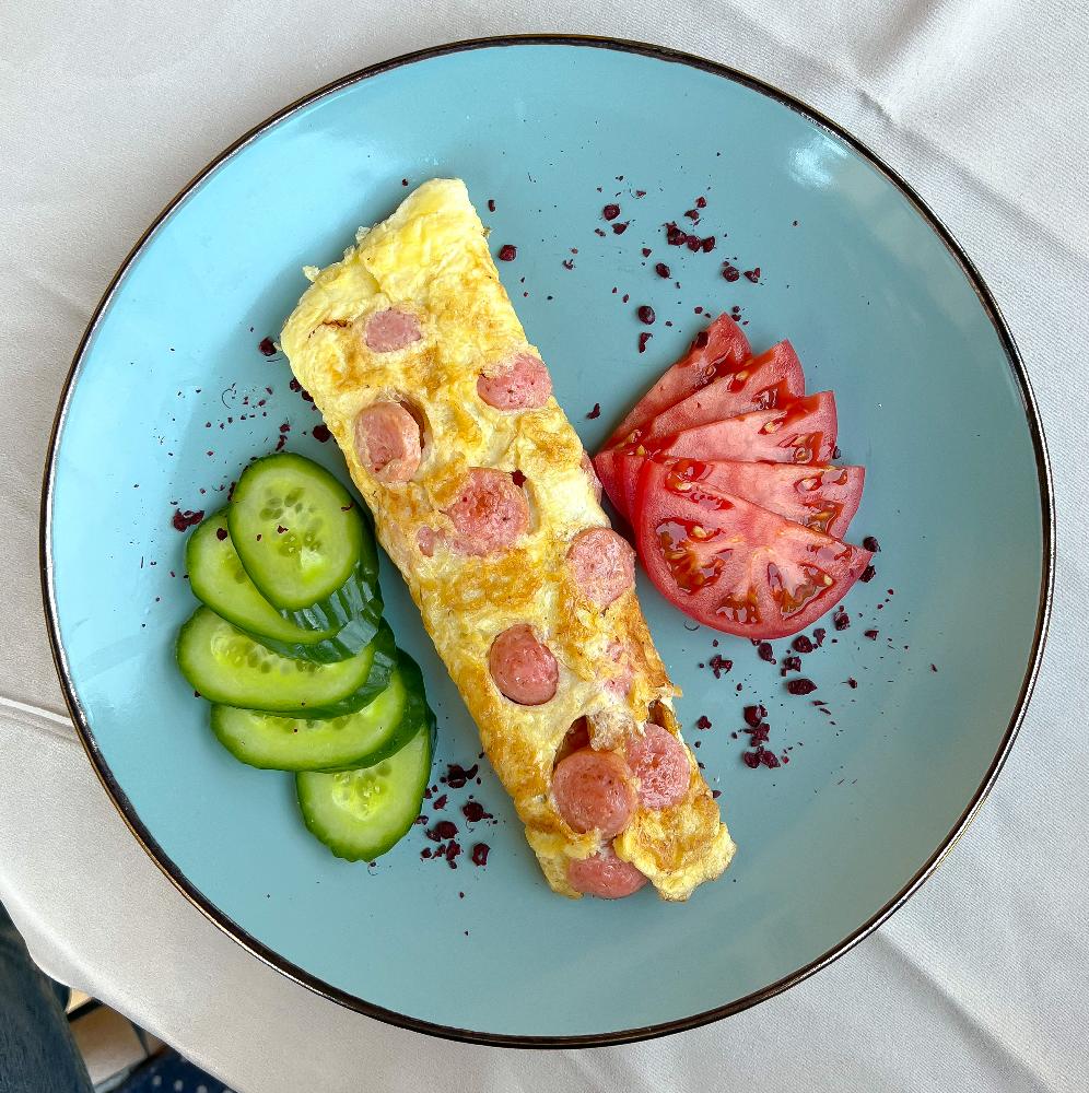 Omlet sosiskalı