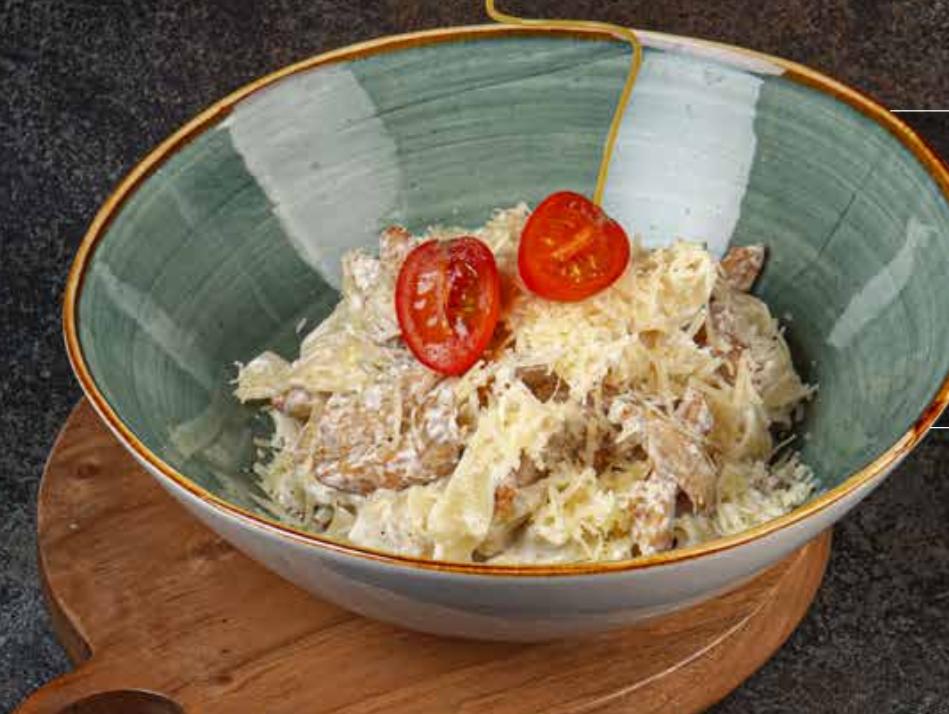 Fettuçini alfredo Toyuq ilə