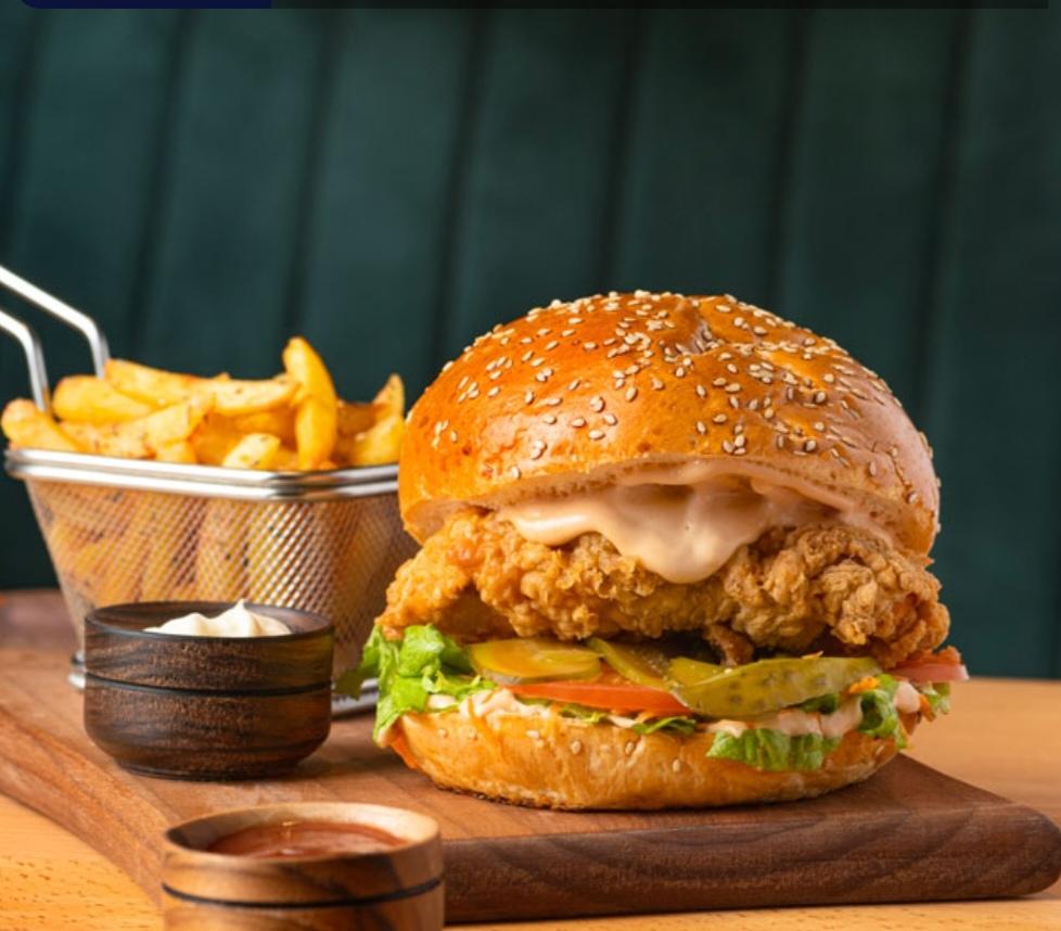 CRISPY CHICKEN BURGER