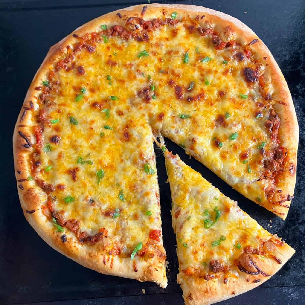 Pizza Boloneza böyuk