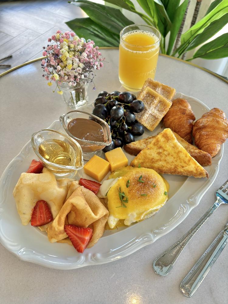 Paris Breakfast 